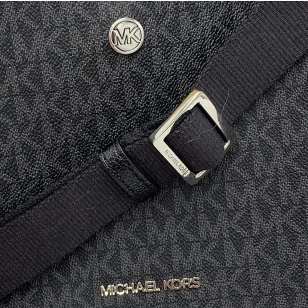 MICHAEL KORS Briley Small Logo Messenger Bag BLACK SIGNATURE COLOR